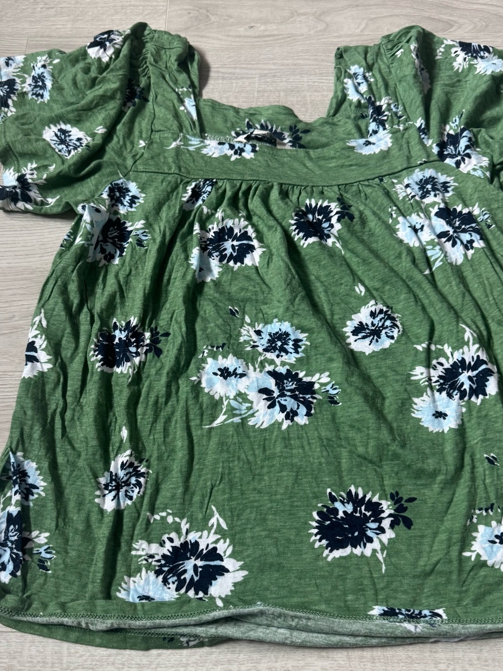 EUC Lucky Brand | Green floral print | square neck | short sleeve top | Size M